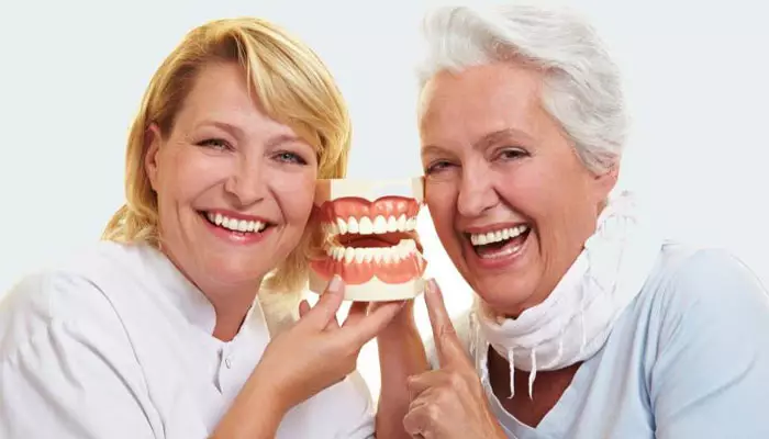 دندان-مصنوعی-برای-سالمندان
