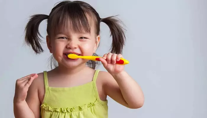  بهترین زمان مسواک زدن برای کودکان 