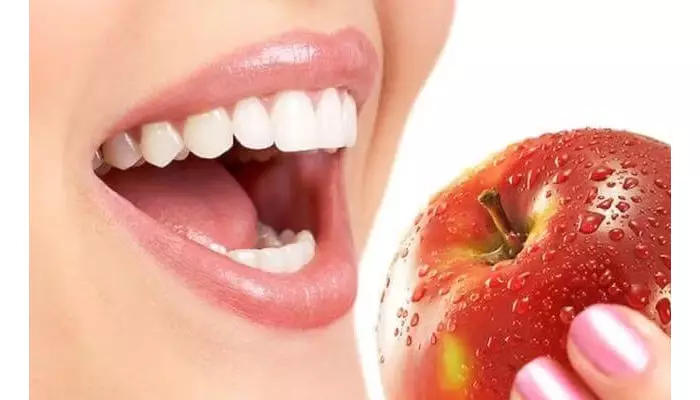 اثرات-جویدن-غذاهای-فیبردار-بر-لثه2