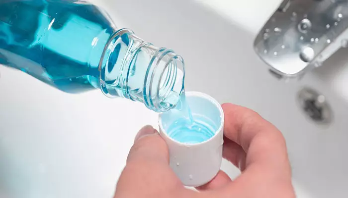 بررسی-انواع-دهانشویه2