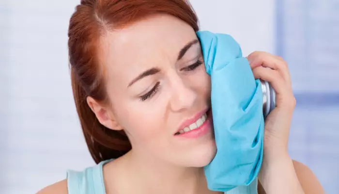 دلایل ورم کردن صورت بعد از ایمپلنت