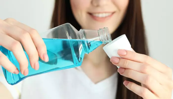 درمان بوی بد دهان با دهانشویه